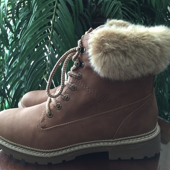 Comfort Faux Fur Upper Tan Boots Size 11 - Picture 10 of 12